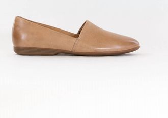 Dansko Womens Larisa Flat Loafer In Tan