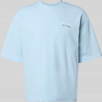 Review T-Shirt mit Label-Detail in Hellblau, Gr&ouml;&szlig;e XXL