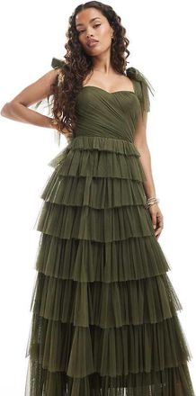 Lace & Beads Petite Vestito lungo da damigella verde oliva intenso in tulle con fiocchi sulle spalle