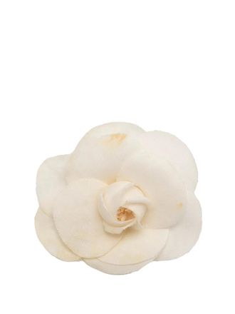 Chanel Spilla Camellia in tela 1970-1980 - Bianco