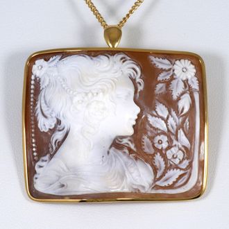 C&A Unbranded (18K) Necklace (Pre-Owned)