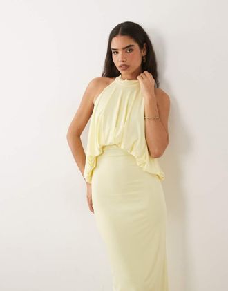 Tfnc Vestito lungo accollato aderente color limone con dettaglio allacciato al collo e schiena scoperta-Giallo