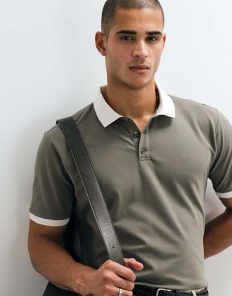 Abercrombie & Fitch YPB - Polo a maniche corte verde oliva con colletto a contrasto