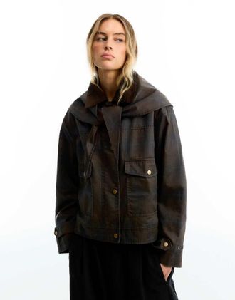 Bershka giacca in velluto a coste cerato con sciarpa verde