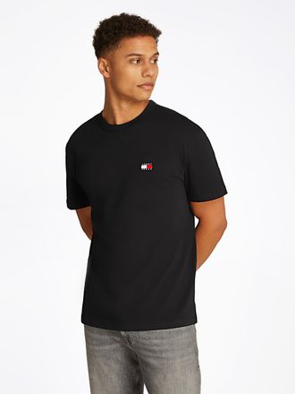 Tommy Jeans TJM REG BADGE TEE EXT mit Logostickerei