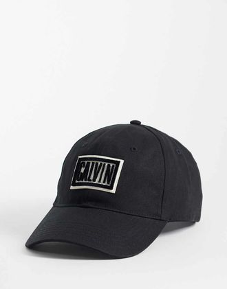 Calvin Klein Cappellino nero con logo grande centrale sul davanti