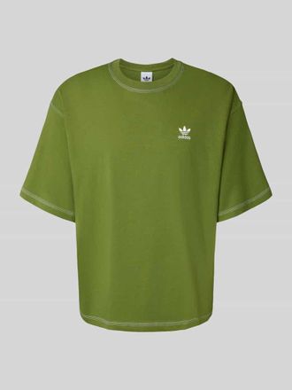 adidas Originals T-Shirt mit Label-Stitching und Rundhalsausschnitt in Oliv, Gr&ouml;&szlig;e M
