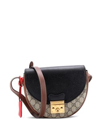 Gucci Borsa a tracolla Padlock Saddle piccola in tela cerata GG e pelle - Marrone