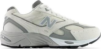New Balance Unisex 880R en Blanco/Gris, Gamuza/Malla, Talla 37.5