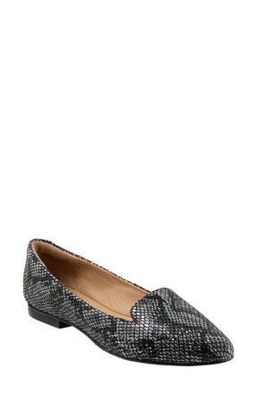 Trotters Harlowe Pointed Toe Loafer in Black And White at Nordstrom, Size 10.5