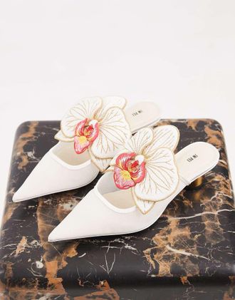 JW PEI JW Pei - Helena - Sabot bianchi con tacco e stampa floreale-Bianco