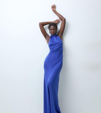 Asos Tall ASOS DESIGN Tall vestito lungo in satin blu cobalto con collo a imbuto, taglio sbieco e senza maniche