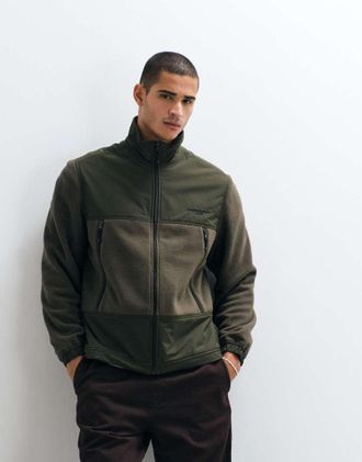 Carhartt Work in Progress giacca in pile Edmore con zip e pannelli a contrasto in kaki-Verde