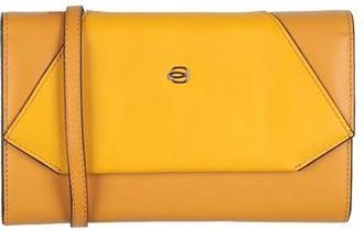 Piquadro Kleinlederwaren - Portemonnaies mit Tragriemen auf YOOX.COM