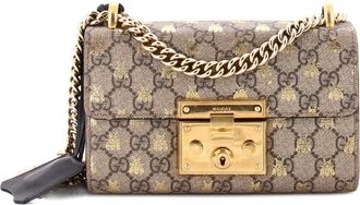 Gucci Borsa a spalla Padlock piccola in tela cerata GG con stampa - Marrone
