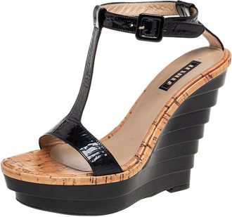 Le Silla Black Patent Leather T-Strap Wedge Sandals