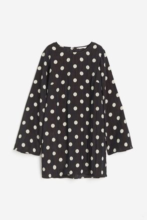 H&M Kleid aus Crinklestoff - Schwarz/Gepunktet
