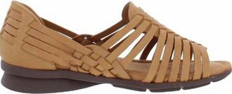 COMFORTIVA Womens Putnam Flat Sandals In New Caramel