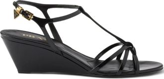 Prada Sandalen met sleehak en T-band - Zwart