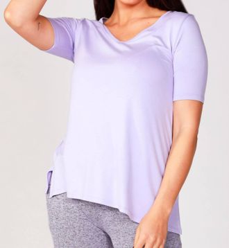 French Kyss Short Sleeve V-Neck T Shirt In Lilac