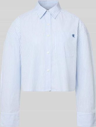 Calvin Klein Jeans Cropped Bluse mit Brusttasche und Label-Stitching in Hellblau, Gr&ouml;&szlig;e XL