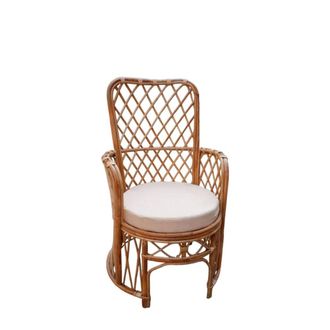 Decoclico Butaca de rat&aacute;n natural y coj&iacute;n blanco