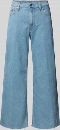 Calvin Klein Jeans Ultra High Waist Wide Fit Jeans mit Fransen in Hellblau, Größe 26/30