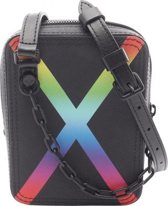 Louis Vuitton Black Noir Taiga Leather Handbag Shoulder Bag (Pre-Owned)