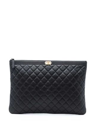 Chanel 2018-2019 Large Quilted Caviar Boy O Case clutch bag - women - Caviar Leather - One Size - Black