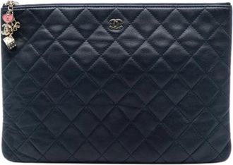 Chanel Pre-owned Clutches, female, Blue, Size: ONE SIZE Pre-owned Quilted Lambskin Clutch