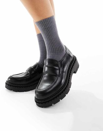 schuh Lawson - Mocassini neri in pelle con suola spessa-Nero