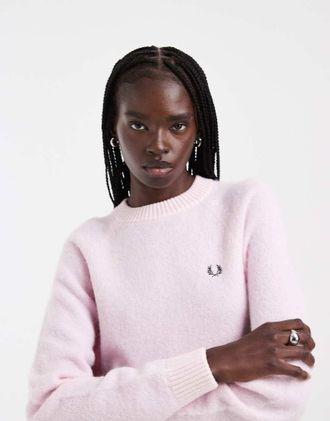 Fred Perry maglione lavorato a maglia con girocollo spazzolato rosa baby