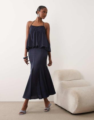 Asos Vestito lungo in raso blu navy con gonna a godet e laccetti con nappe