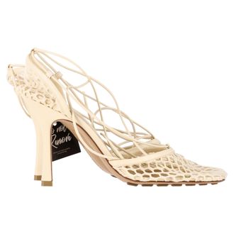 Bottega Veneta Bottega Veneta Mesh Stretch Enkelschoenen met Strik in Witte Leren