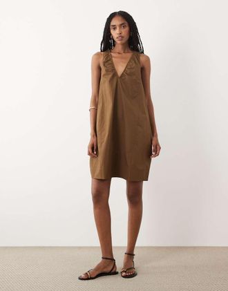 Arket Vestito midi voluminoso senza maniche in puro cotone marrone scuro con scollo a V