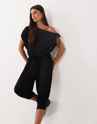 Miss Selfridge jumpsuit Capri con spalle scoperte nero