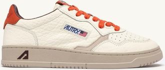 Autry MEDALIST LOW SNEAKERS IN SAND AND PUMPKIN LEATHER
