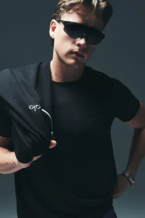 Alo | Idol Crewneck Short Sleeve Top in Black, Size: Medium