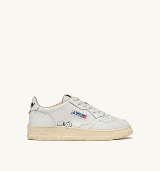 Autry SNEAKERS MEDALIST LOW IN PELLE BIANCA SNOOPY X AUTRY