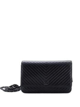 Chanel So Black Wallet on Chain Chevron Lambskin crossbody bag - Zwart