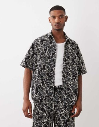Asos Premium - Camicia comoda nera con ricamo floreale in coordinato-Nero