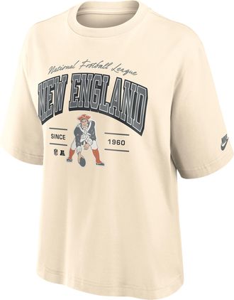 Nike New England Patriots Vintage Mod Boxy Nike Womens NFL T-Shirt in White | 01CM15A8KV-U9E
