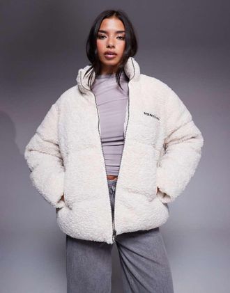 Asos Weekend Collective - Cappotto imbottito in pile borg color crema-Bianco