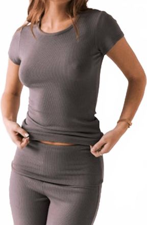 Chaser Honey Short Sleeve Tee In Dark Gull