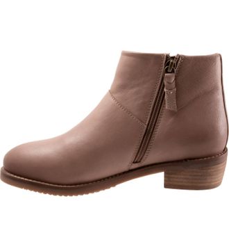 Softwalk Roselle Ankle Bootie In Stone Leather