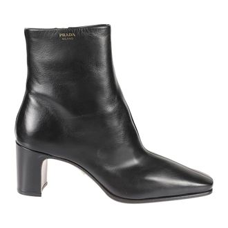 Prada Kuit enkellaarsjes met puntige neus van kalfsleer - Dames - Schoenen - Zwart - Maat: 39 EU Leer