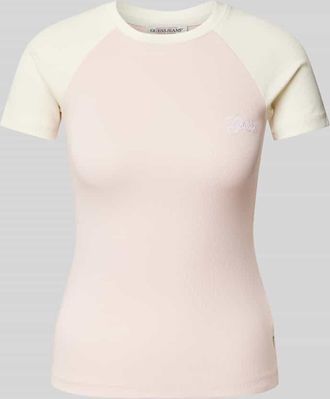 Guess T-Shirt mit geripptem Rundhalsausschnitt in Hellrosa, Gr&ouml;&szlig;e S
