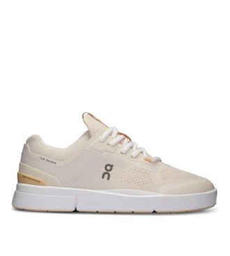 On Womens The Roger Spin Dew Sneaker In Savannah