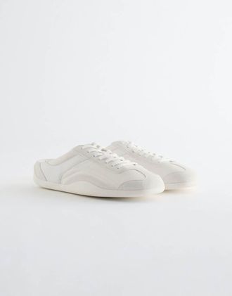 & Other Stories Sneakers stile sabot in vera pelle bianche con finiture in vero camoscio-Bianco