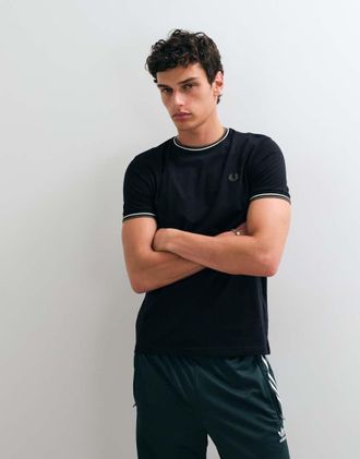 Fred Perry T-shirt nera con doppio bordino a contrasto-Nero